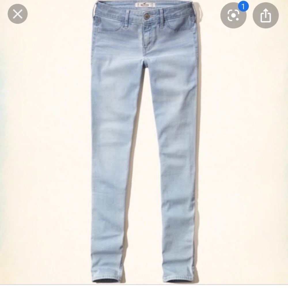 Light wash Hollister jeans!